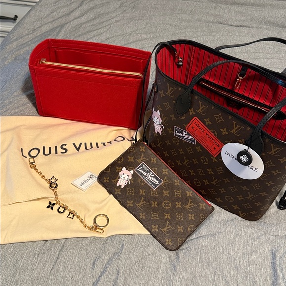 Louis Vuitton Monogram World Tour NeverFull MM - Picture 16 of 17
